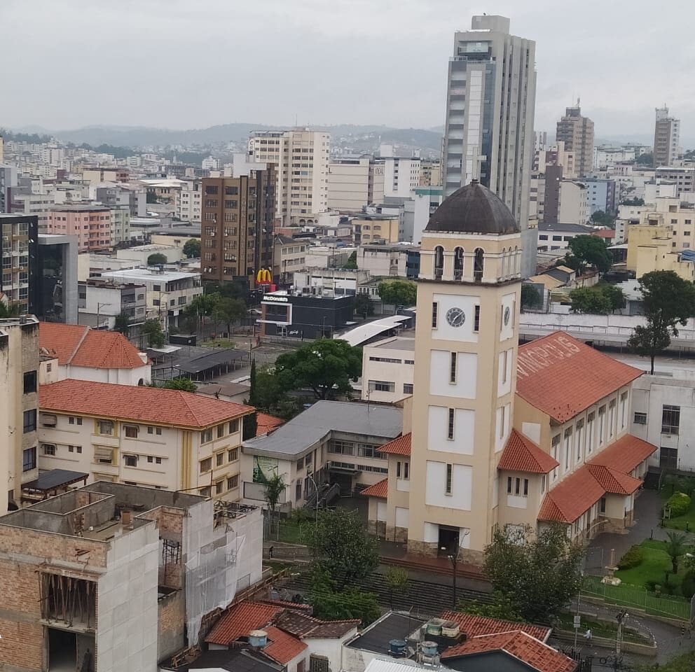 Divinópolis amanhece com chuva