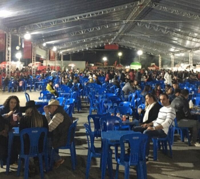 Prato Rural e muita música no primeiro dia da Divinaexpo, veja fotos