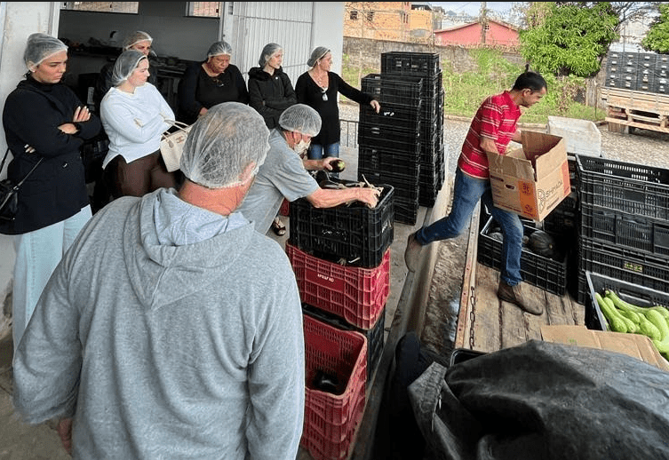 Banco de Alimentos recebe visita da equipe da Prefeitura de Pitangui