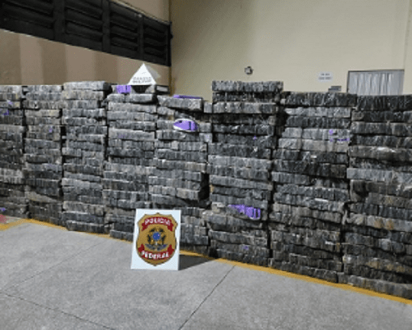 PF em Divinópolis com apoio da PM apreende 1,5 tonelada de maconha; homem é detido