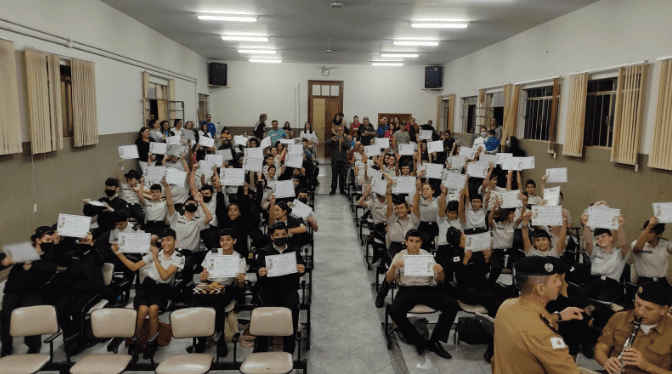 Bom Despacho: Polícia Militar realiza formatura de alunos do PROERD