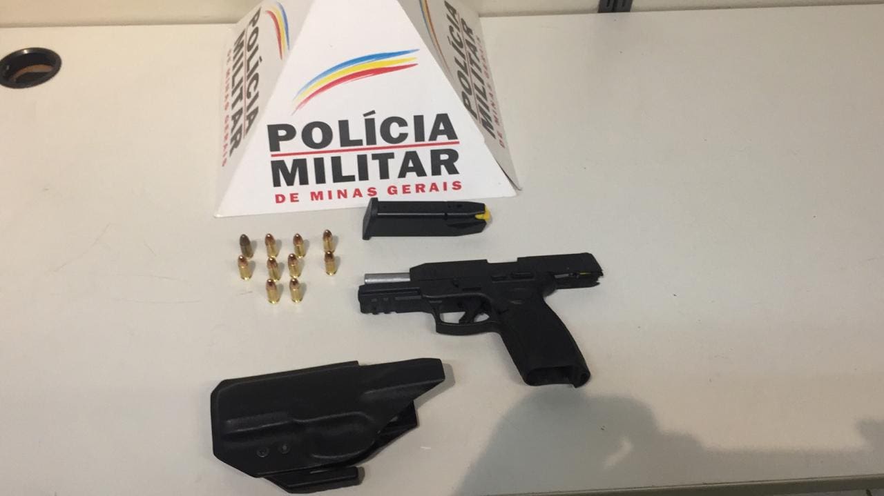 Polícia Militar prende suspeito de porte ilegal de arma de fogo centro de Divinópolis