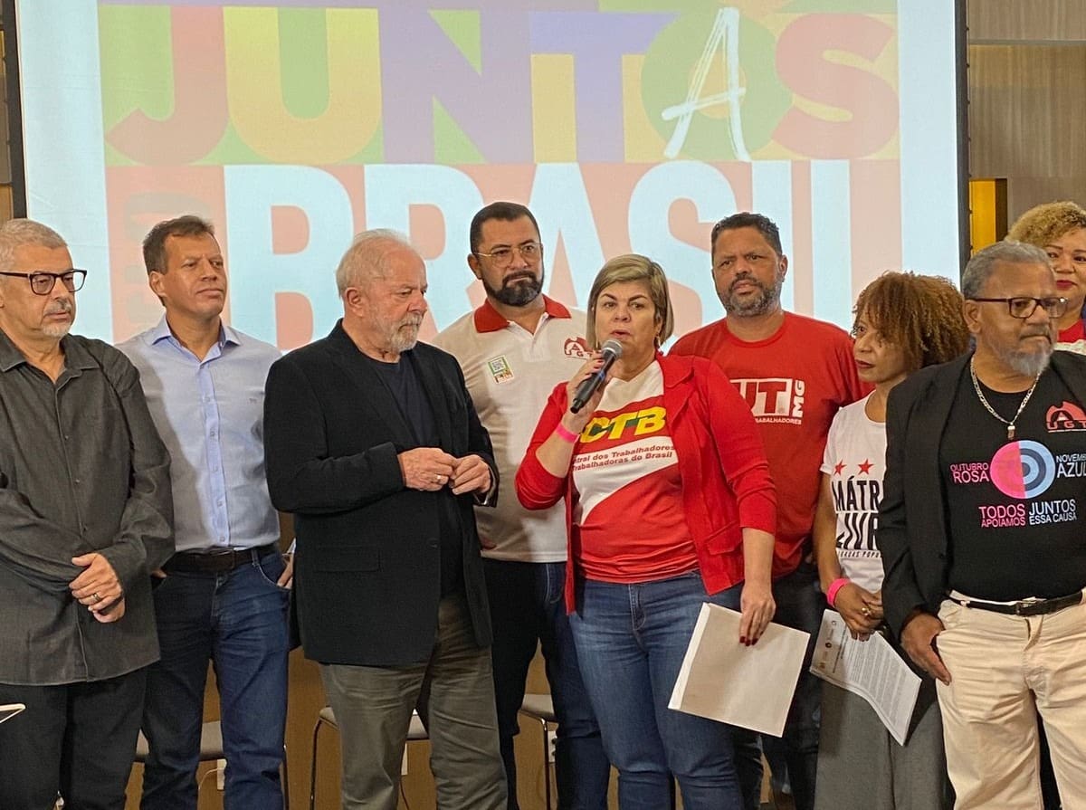 Valéria Morato entrega carta das centrais sindicais mineiras a Lula: “Vamos juntos”
