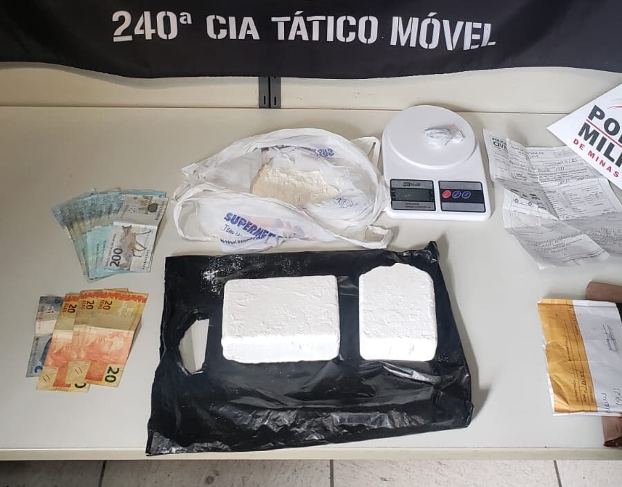 Polícia Militar recupera veículo furtado e apreende 2kg de cocaína em casa no bairro Jardim das Acácias