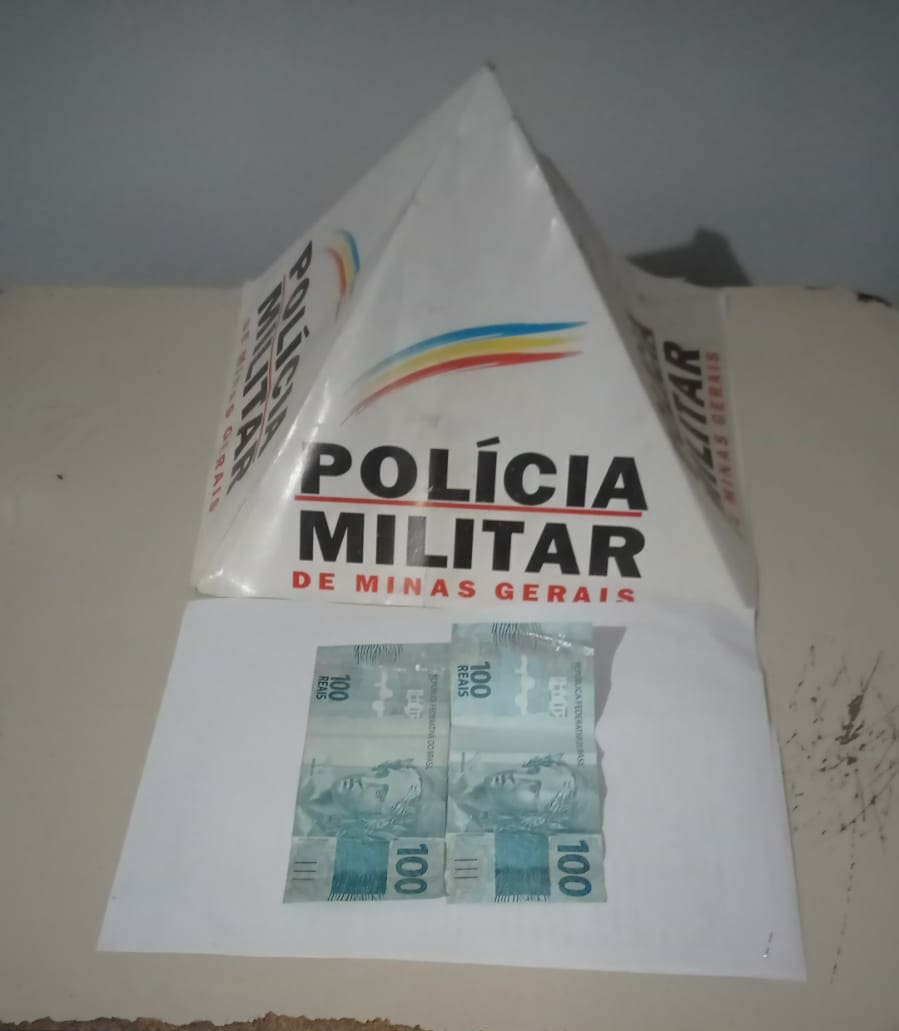 Mulher resiste a prisão após furto em residência