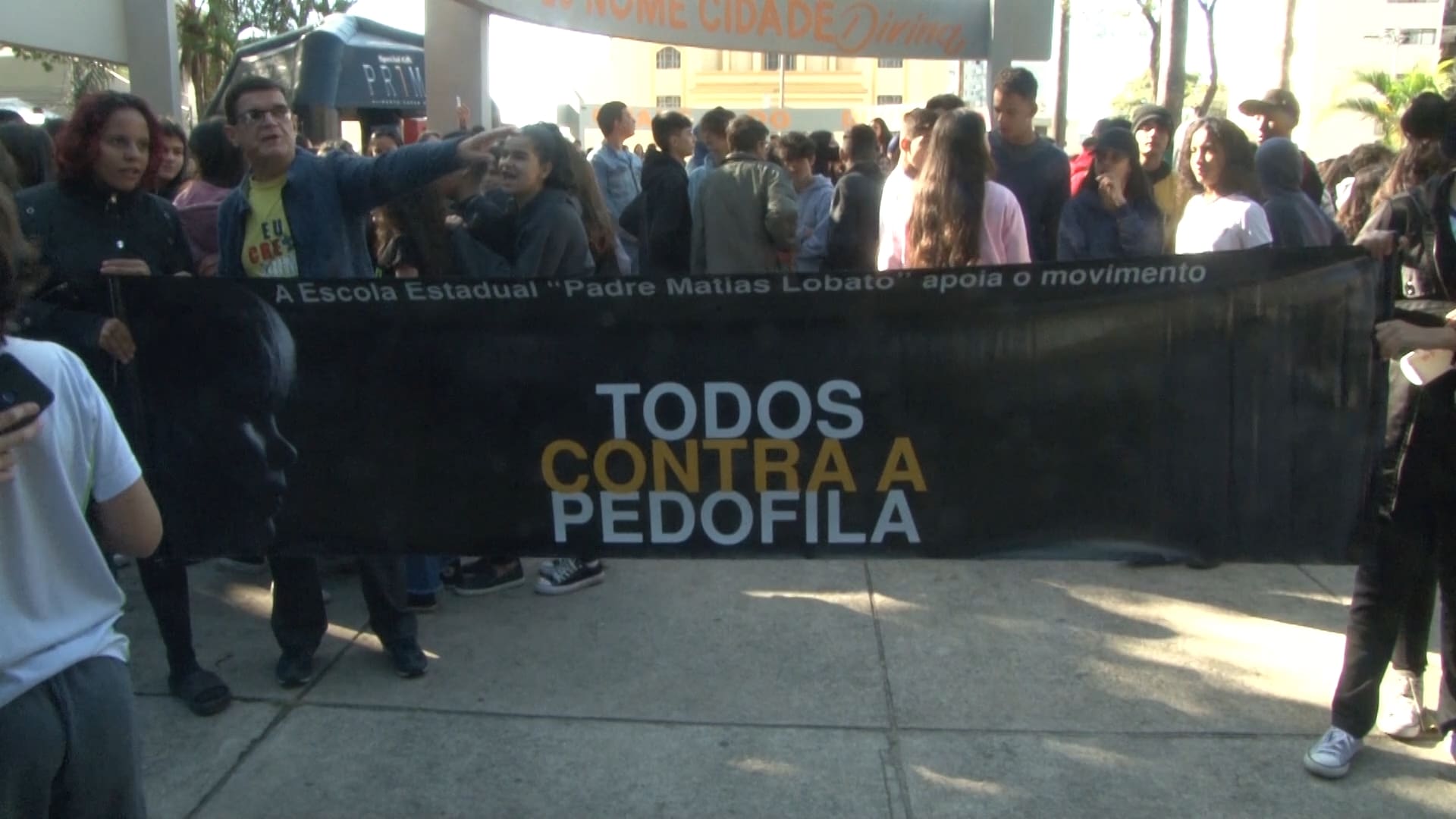 Caminhada “Todos Contra Pedofilia” reúne centenas de pessoas em Divinópolis