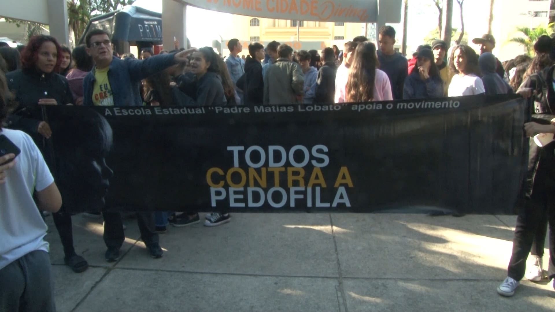 Tradicional caminhada celebra 20 anos da campanha Todos Contra Pedofilia em Divinópolis