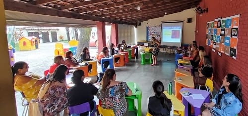 Profissionais da educa&ccedil;&atilde;o infantil recebem forma&ccedil;&atilde;o sobre a primeira inf&acirc;ncia