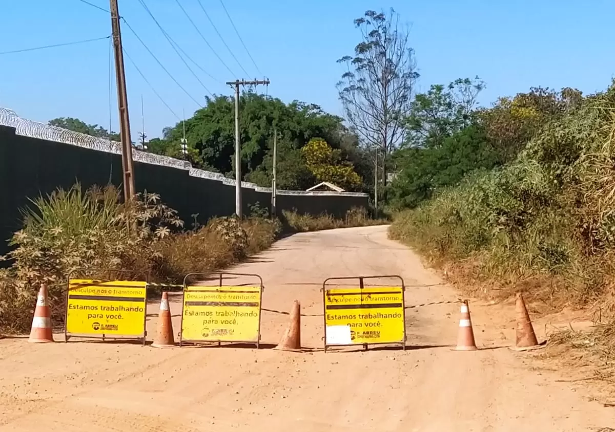 Settrans interdita rua Januário de Souza