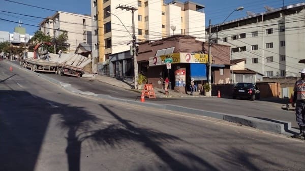 Nota de Esclarecimento – Despejo de carga sobre via