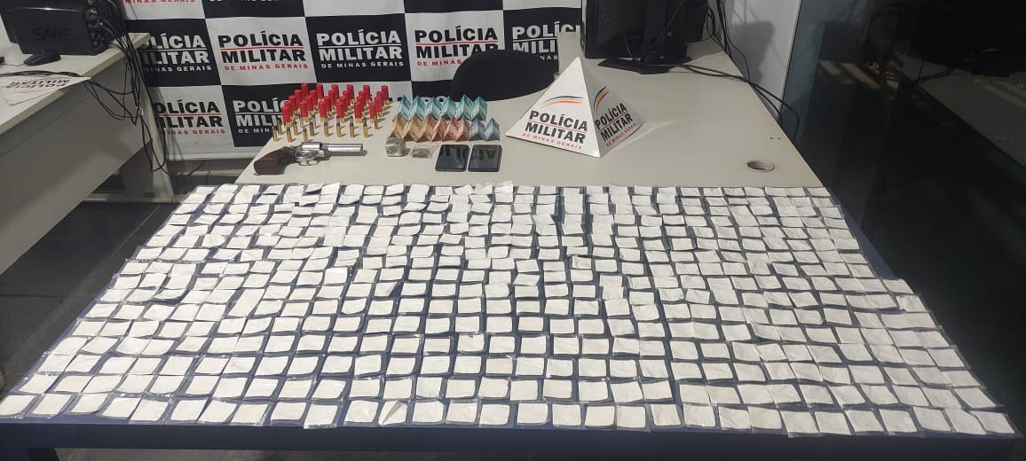 Polícia Militar prende suspeitos por tráfico de drogas e posse ilegal de arma de fogo