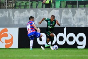 Coelho encara o lanterna Le&atilde;o. Ambos precisam da vit&oacute;ria. Fortaleza x Am&eacute;rica