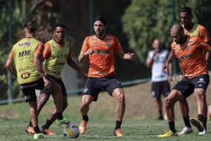 Atl&eacute;tico vai &ldquo;mexendo&rdquo; na zaga.