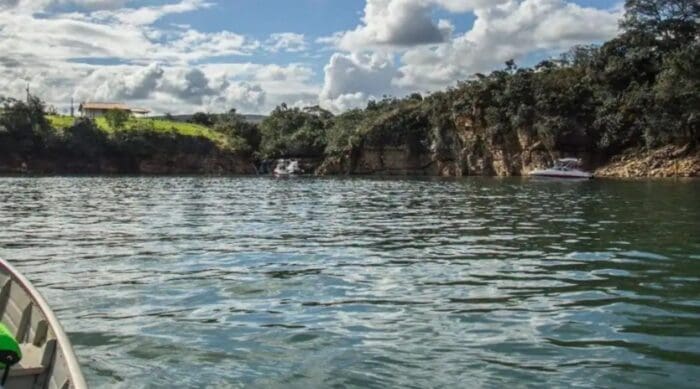 Duas pessoas morrem em acidente com barco no lago de Furnas, em Capitólio