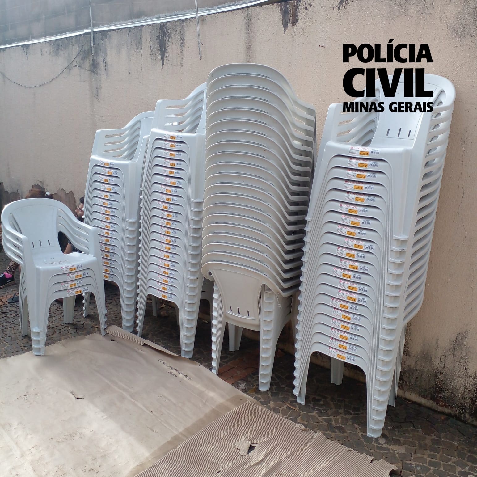 Pai e filhos são presos pela PCMG por estelionato em Araxá