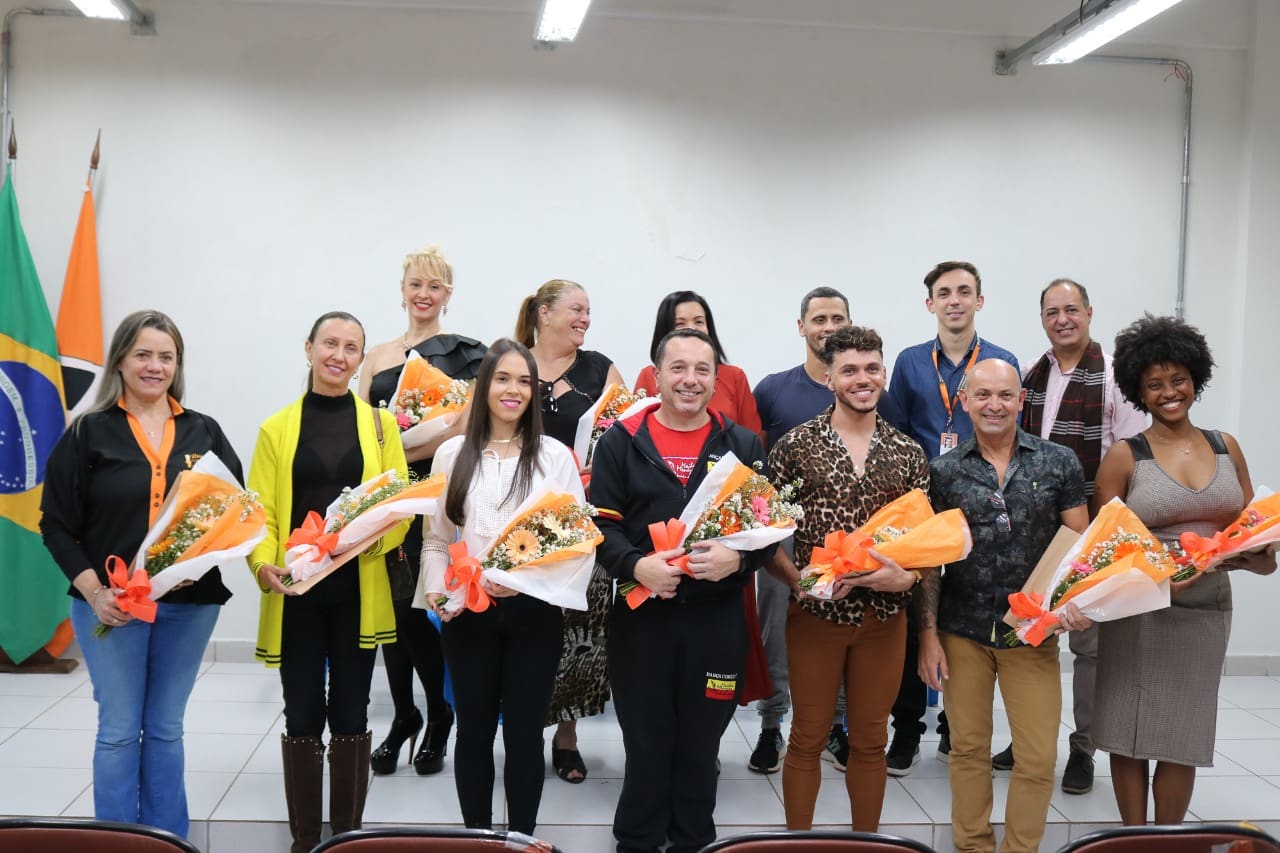 “Orgulho Divinopolitano” homenageia 10 escolas de dança
