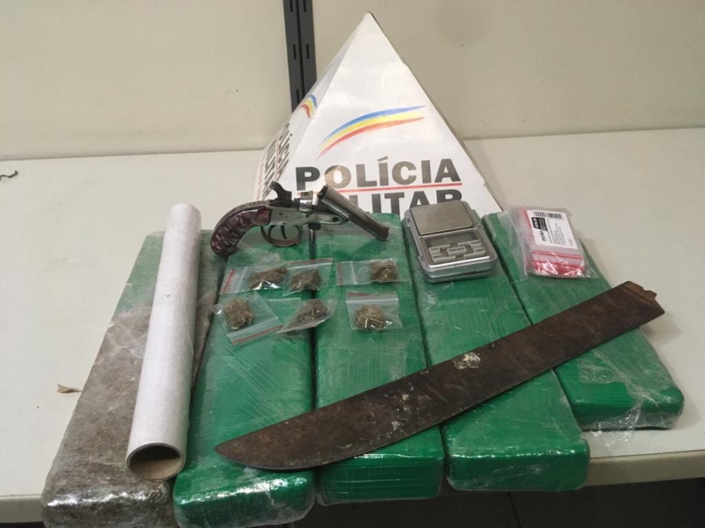 Cão da PM localiza grande quantidade de drogas no bairro Nações em Divinópolis