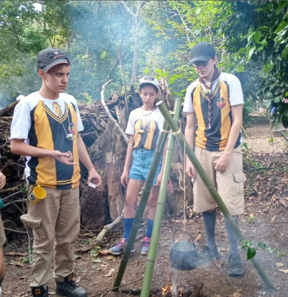 Escoteiros de Divinópolis participam de acampamento