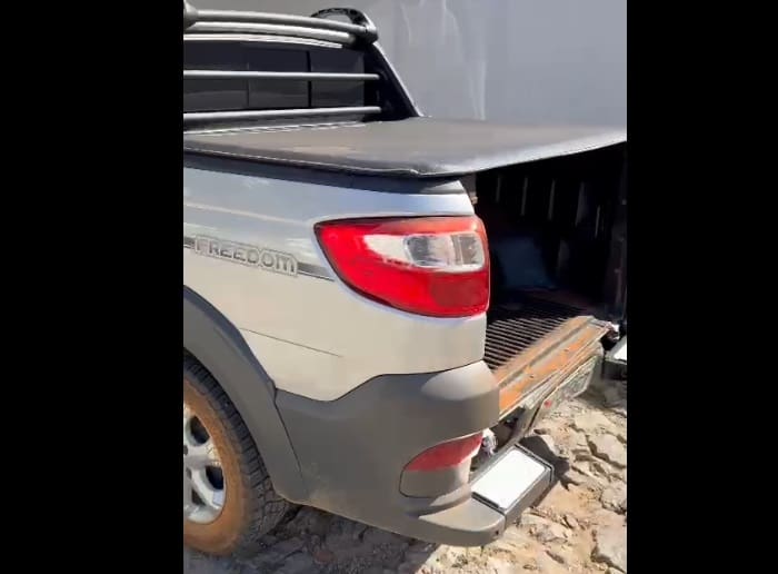 Vídeo denuncia o furto de uma tampa traseira de uma camionete, sem outros danos no veículo