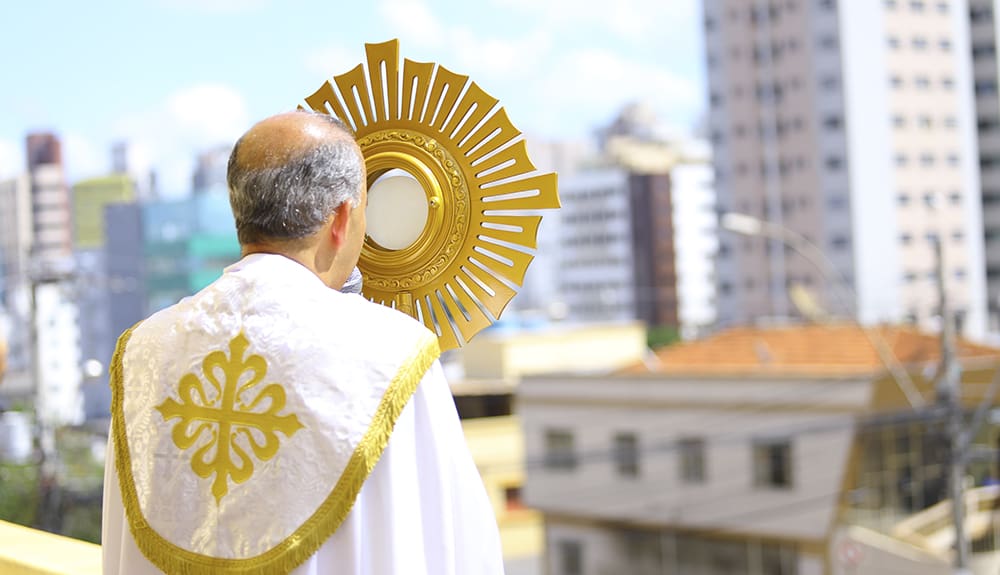 Corpus Christi é feriado ou ponto facultativo? Entenda regras