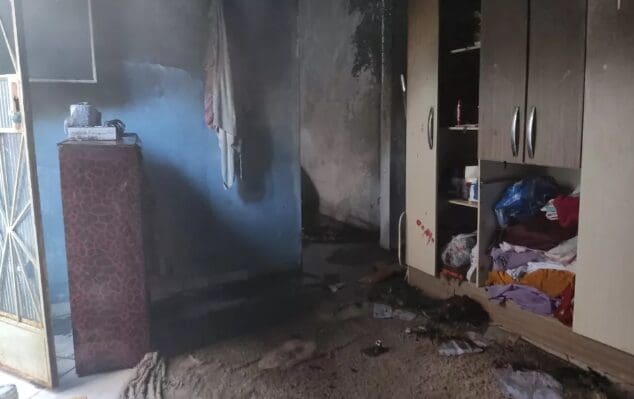 Nova Serrana: Corpo de Bombeiros combate incêndio em residência no Bairro Concesso Elias