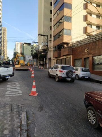 Interdi&ccedil;&atilde;o de via em Divin&oacute;polis