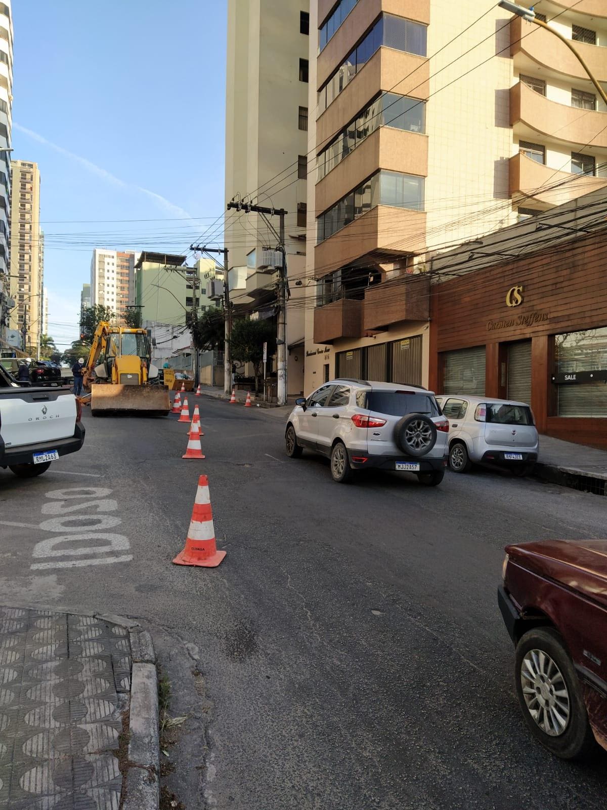 Interdi&ccedil;&atilde;o de via em Divin&oacute;polis