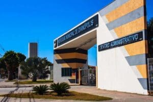 Coletiva: Prefeito mais uma vez fala em politicagem, para sustentar denuncia de fraude na CPI da Educa&ccedil;&atilde;o