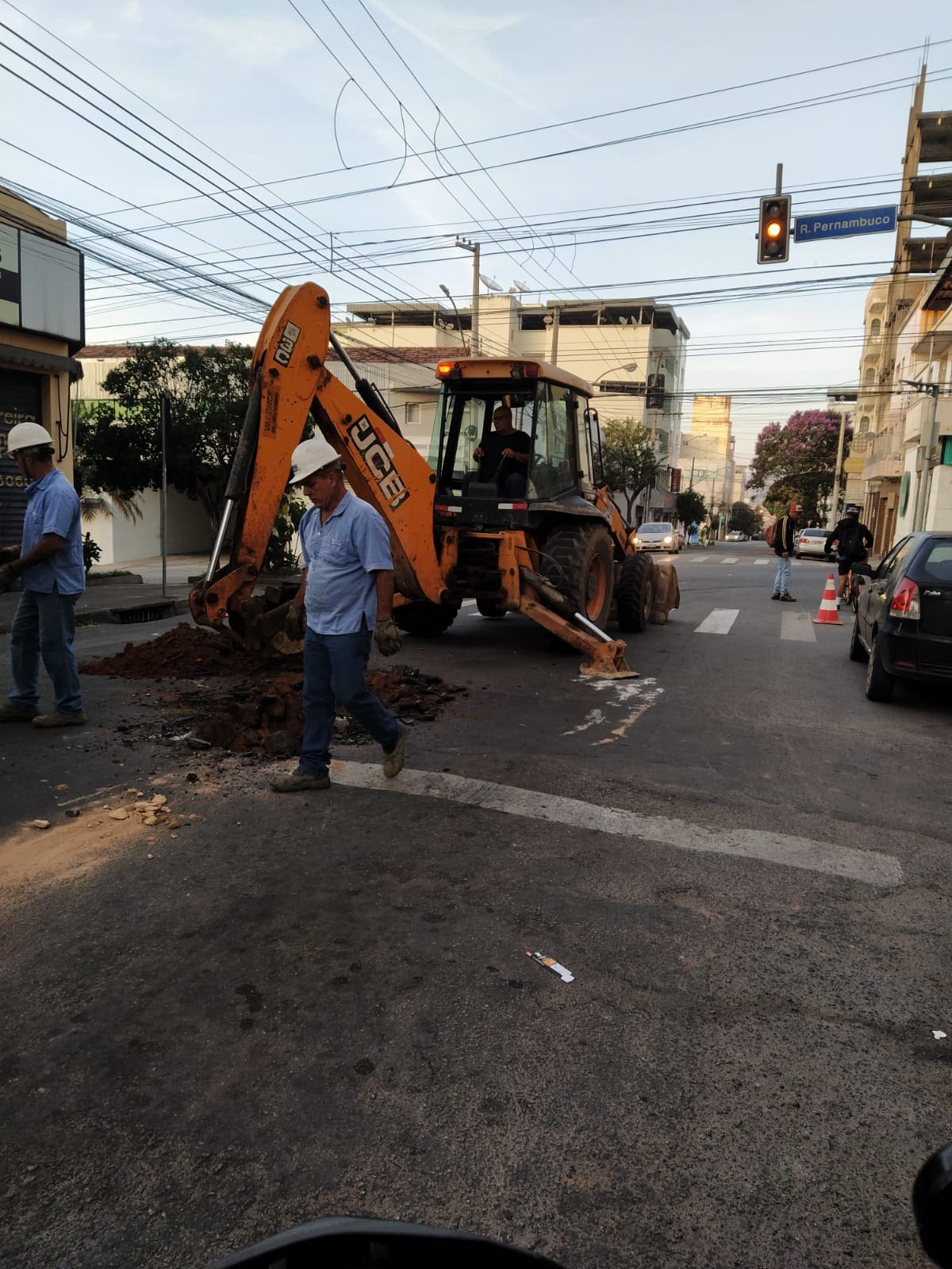 Atenção Motoristas: Rua Bahia está interditada por causa de obra emergencial da Copasa