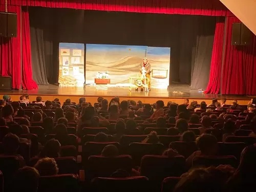 200 crianças da rede municipal vão ao Teatro Gravatá