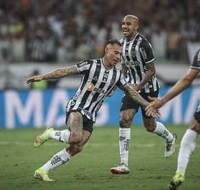 Atacante do Atlético pede ajuda para voltar ao bom futebol.