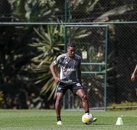 Atl&eacute;tico deve enfrentar xar&aacute; paranaense com time alternativo