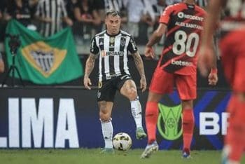 Depois de punido no sal&aacute;rio, atacante fica fora do jogo contra o Coritiba.
