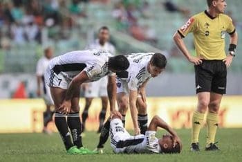 Atl&eacute;tico v&ecirc; G4 cada vez mais distante.