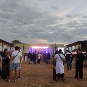 Ainda tem muita gente para entrar no festival Conecta