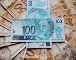 Salário mínimo salta para R$ 1.621 em 2026 após década de ganhos reais; veja como a renda básica evoluiu nos últimos 10 anos”