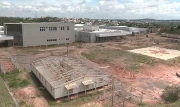 Ap&oacute;s assinatura de termo, obras do Hospital Regional de Divin&oacute;polis devem ser retomadas