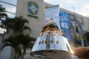 Cruzeiro pode ser campe&atilde;o &ldquo;no sof&aacute;&rdquo;.