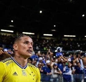 Cruzeiro volta a s&eacute;rie A nos bra&ccedil;os do seu povo azul.