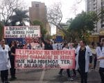 Protesto: “Lutamos na pandemia, fomos chamados de heróis, hoje não temos salário digno”, afirmam os profissionais de enfermagem