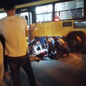 Urgente: homem morre em acidente com ônibus na entrada do Jardim Candelária