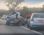 T&aacute;xi capota na MG-050, entre Divin&oacute;polis e Ita&uacute;na