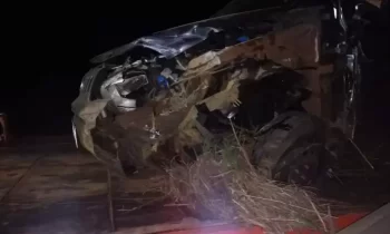 Toyota Corrolla cai em ribanceira tr&ecirc;s pessoas ficam feridas e mata tr&ecirc;s em Pedra do Indai&aacute;, ferida &eacute; encaminhada para hospital em Divin&oacute;polis