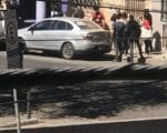 VEJA VÍDEO: Homem tenta furtar roupas em loja, mas é contido por moradores até a chegada da PM em Divinópolis
