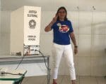 Candidata a deputada estadual Luciana Santos votou na Escola Estadual Monsenhor Domingos