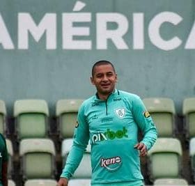 Atacante americano est&aacute; pr&oacute;ximo da renova&ccedil;&atilde;o.