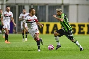 Am&eacute;rica perde de virada e distancia do G6