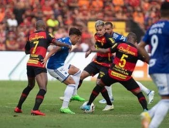 Cruzeiro perde apenas a quarta partida no campeonato, mas relaxamento &eacute; n&iacute;tido.