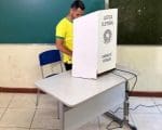 Candidato ao Senado Cleitinho Azevedo votou na Escola Estadual Martin Cyprien