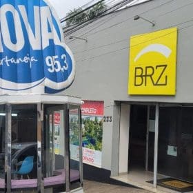 Est&uacute;dio M&oacute;vel da R&aacute;dio Nova Sertaneja est&aacute; AO VIVO direto da BRZ no centro de Divin&oacute;polis